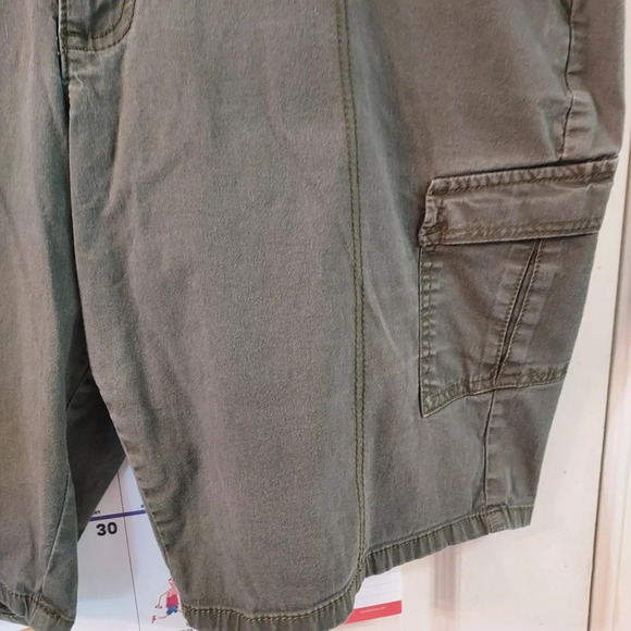 Lee Midrise Fit Army/Olive Green Shorts in Size 14M - Picture 5 of 12